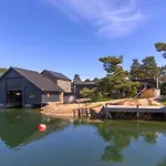 Kaeringsund אתר נופש 4*